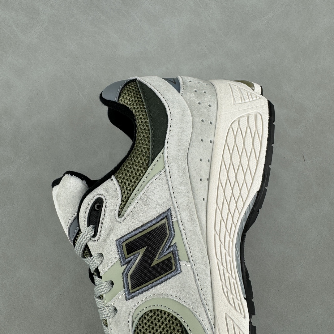 New Balance NB 2002R